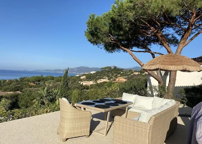 Corse Vue Et Piscine * Porticcio