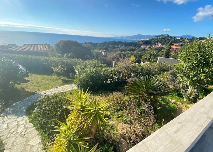Corse Vue Et Piscine Porticcio (Corsica)
