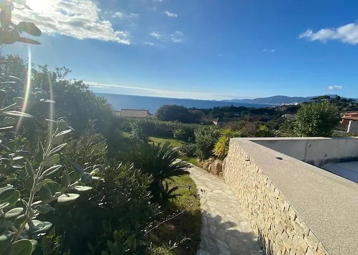 Corse Vue Et Piscine * Porticcio